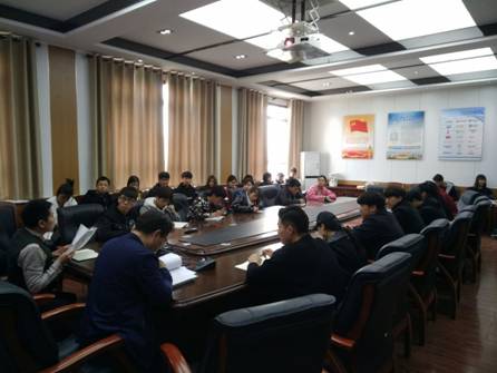 信息工程分院研讨现场 学工办冉博文老师宣读校风校训大学精神释义.jpg